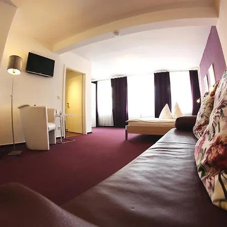 Weinstube Bycastors トライス・カーデン