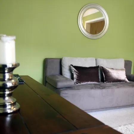 Weinstube Bycastors 3* トライス・カーデン