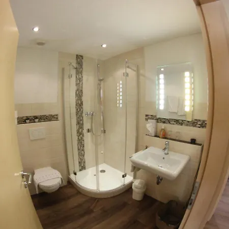 ゲストハウス Weinstube Bycastors 3*