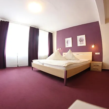 Weinstube Bycastors 3* トライス・カーデン