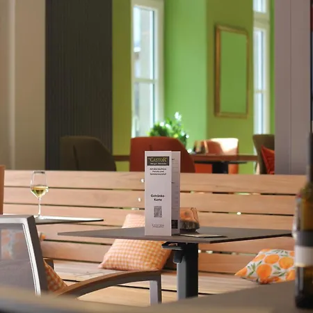 ゲストハウス Weinstube Bycastors