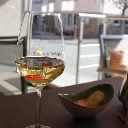 Weinstube Bycastors 3* تريس كاردن