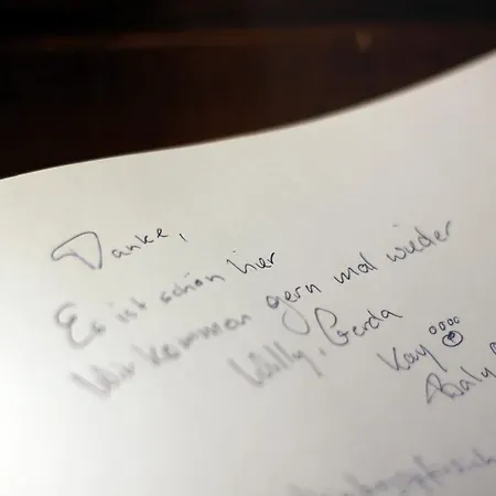 ゲストハウス Weinstube Bycastors トライス・カーデン