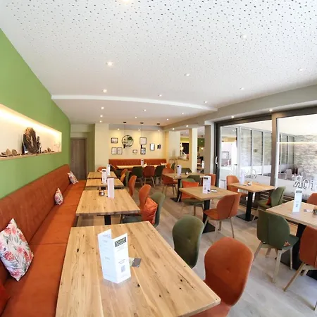 Weinstube Bycastors トライス・カーデン